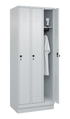 C+P Armoire vestiaire Classic Plus à 3 compartiments, largeur de compartiment 250 mm