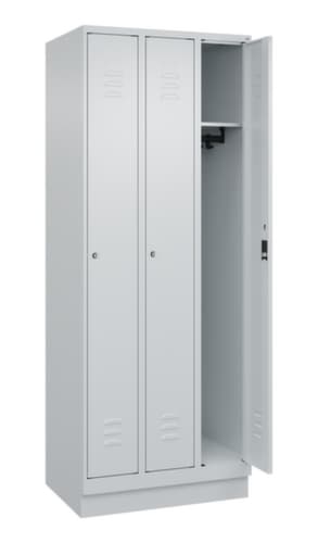 C+P Armoire vestiaire Classic Plus à 3 compartiments, largeur de compartiment 250 mm