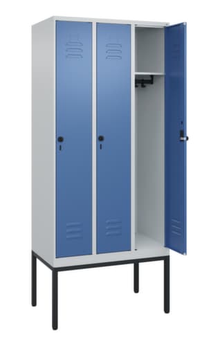 C+P Armoire vestiaire Classic Plus à 3 compartiments, largeur de compartiment 300 mm
