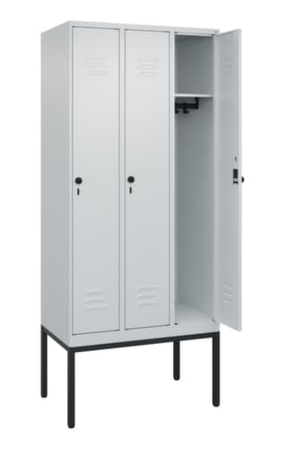 C+P Armoire vestiaire Classic Plus à 3 compartiments, largeur de compartiment 300 mm