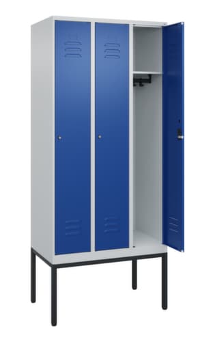 C+P Armoire vestiaire Classic Plus à 3 compartiments, largeur de compartiment 300 mm