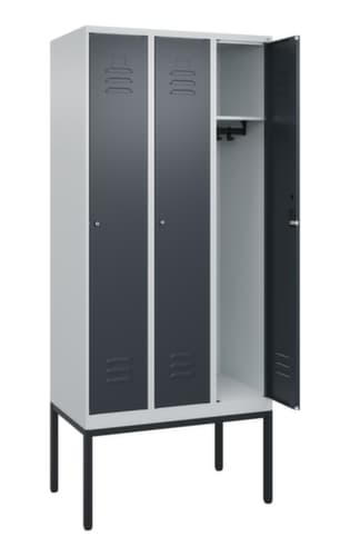C+P Armoire vestiaire Classic Plus à 3 compartiments, largeur de compartiment 300 mm
