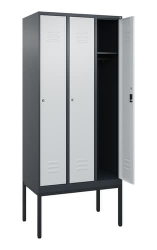 C+P Armoire vestiaire Classic Plus à 3 compartiments, largeur de compartiment 300 mm