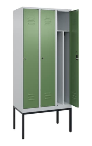 C+P Armoire vestiaire Classic Plus pour une séparation en noir et blanc, largeur de compartiment 300 mm