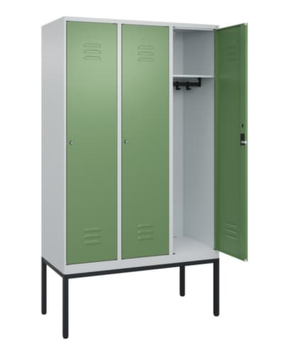 C+P Armoire vestiaire Classic Plus à 3 compartiments, largeur de compartiment 400 mm