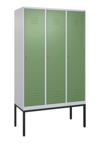 C+P Armoire vestiaire Classic Plus à 3 compartiments, largeur de compartiment 400 mm