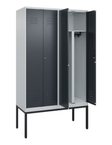 C+P Armoire vestiaire pour EPI Classic Plus pour une séparation en noir et blanc, largeur de compartiment 300 mm