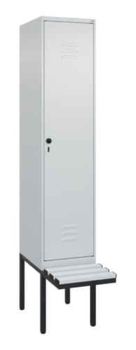 C+P Armoire vestiaire avec banc Classic Plus pour une séparation en noir et blanc, largeur de compartiment 400 mm