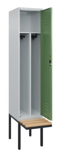 C+P Armoire vestiaire avec banc Classic Plus pour une séparation en noir et blanc, largeur de compartiment 400 mm
