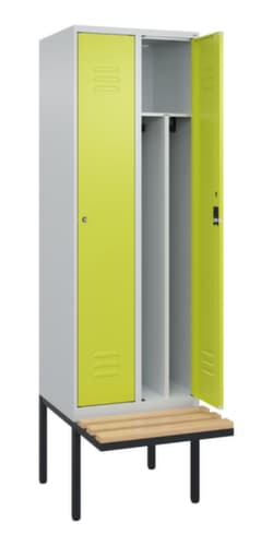 C+P Armoire vestiaire avec banc Classic Plus pour une séparation en noir et blanc, largeur de compartiment 300 mm