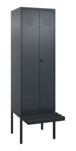 C+P Armoire vestiaire avec banc Classic Plus pour une séparation en noir et blanc, largeur de compartiment 300 mm