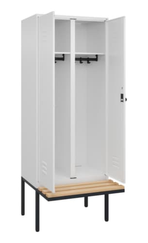 C+P Armoire vestiaire avec banc Classic Plus pour une séparation en noir et blanc, largeur de compartiment 400 mm