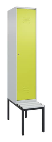 C+P Armoire vestiaire avec banc Classic Plus pour une séparation en noir et blanc, largeur de compartiment 400 mm