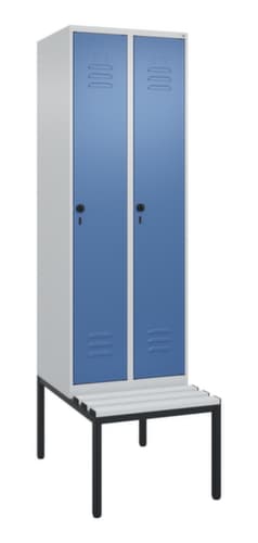 C+P Armoire vestiaire avec banc Classic Plus pour une séparation en noir et blanc, largeur de compartiment 300 mm