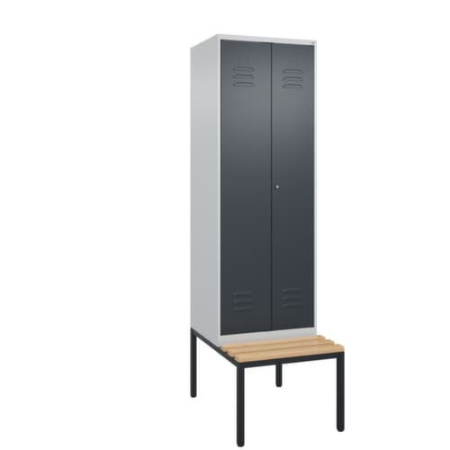 C+P Armoire vestiaire avec banc Classic Plus pour une séparation en noir et blanc, largeur de compartiment 300 mm