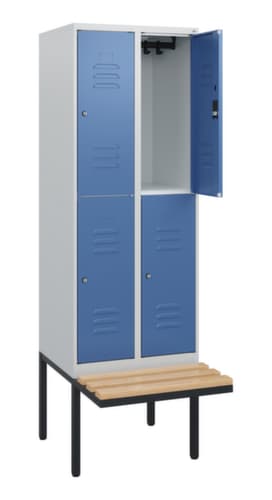 C+P Armoire vestiaire à deux niveaux Classic Plus avec banc, largeur de compartiment 300 mm