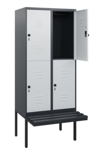 C+P Armoire vestiaire à deux niveaux Classic Plus avec banc, largeur de compartiment 400 mm