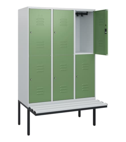 C+P Armoire vestiaire à deux niveaux Classic Plus avec banc, largeur de compartiment 400 mm