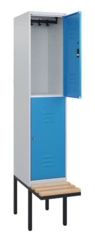 C+P Armoire vestiaire à deux niveaux Classic Plus avec banc, largeur de compartiment 400 mm