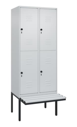 C+P Armoire vestiaire à deux niveaux Classic Plus avec banc, largeur de compartiment 400 mm