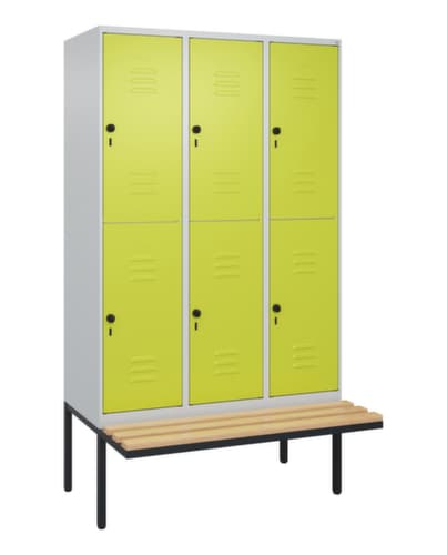 C+P Armoire vestiaire à deux niveaux Classic Plus avec banc, largeur de compartiment 400 mm