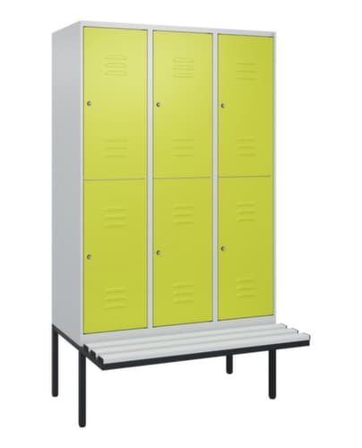 C+P Armoire vestiaire à deux niveaux Classic Plus avec banc, largeur de compartiment 400 mm