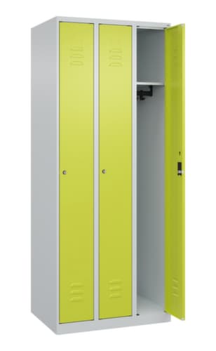 C+P Armoire vestiaire Classic Plus à 3 compartiments, largeur de compartiment 250 mm