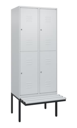 C+P Armoire vestiaire à deux niveaux Classic Plus avec banc, largeur de compartiment 400 mm