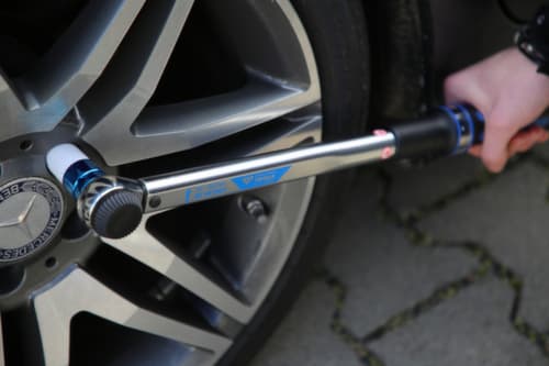 Brilliant Tools 3/8" torque wrench with rotary knob reversible ratchet head