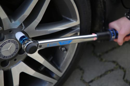 Brilliant Tools 3/8" torque wrench with rotary knob reversible ratchet head